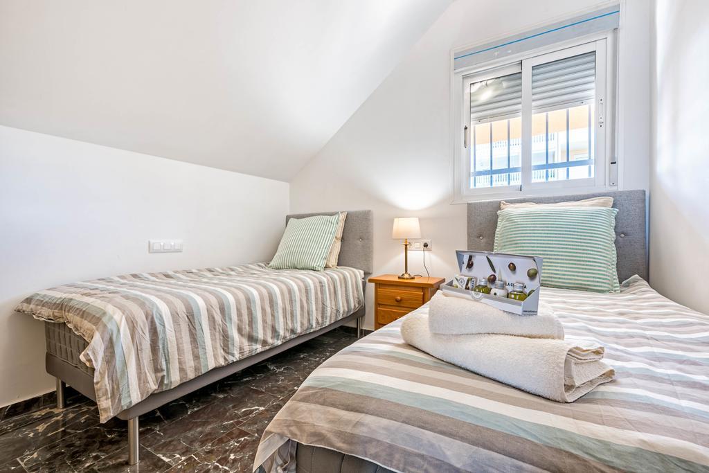 Carvajal Luxury Apartments - Free Parking Fuengirola Room photo